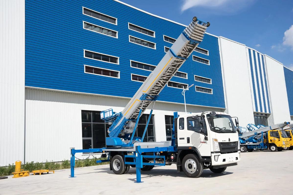 辉县小型云梯车上料车租赁多少钱