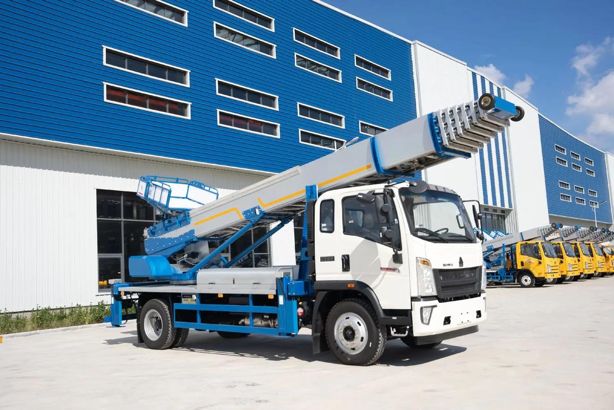 辉县出租云梯车高空作业车 建筑垃圾搬运